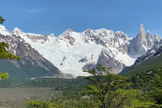 Vista del Cordón Adela y Cerro Torre desde el miradoe del Torre