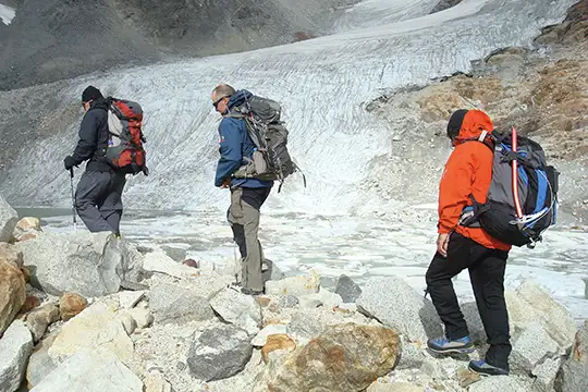 Vista del macizo del Fitz Roy reflejado en la Laguna Capri